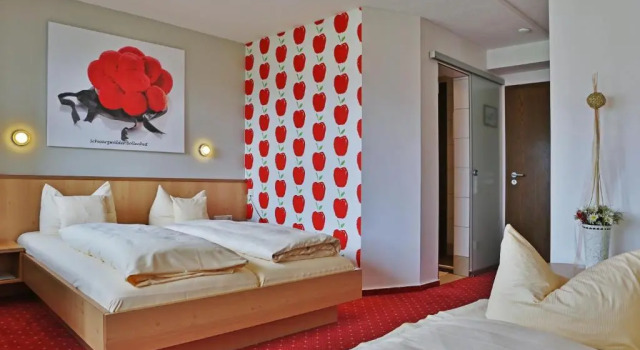 Четырёхместный номер Standard с балконом и с видом на горы DEVA Hotel Renchtalblick