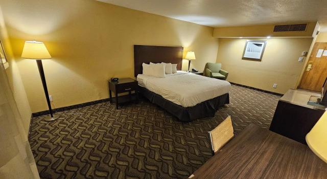 Clarion Inn & Suites Roswell, Varaa Hotelli Hotellit New Mexico pysäköinnillä, Pysäköinti