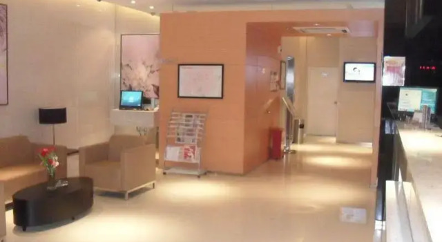 Jinjiang Inn Qingdao Zhengyang Road Branch 2, Prenota Hotel Hotel a Shandong con parcheggio, Parcheggio