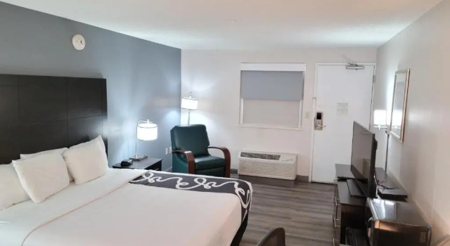 Номер Standard La Quinta Inn by Wyndham Tampa Near Busch Gardens