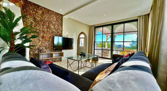 La Finca in Tanger With 3 Bedrooms and 3 5 Bathrooms, Rezerwuj Willa Hotele w Tanger-Tetouan z parkingiem, Parking