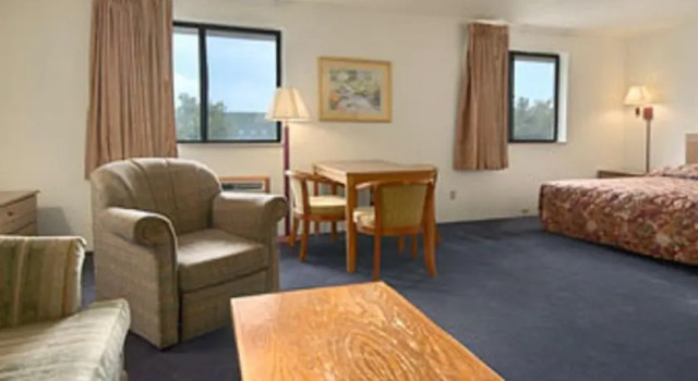 Super 8 Davenport