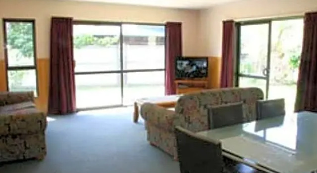 Whangarei TOP 10 Holiday Park, Забронировать Отель Фангареи регион Нортленд, рядом с Whangarei Art Museum