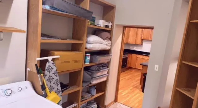 3BD/2BA in Historic Hyde Park Neighborhood w/ Parking Near University of Chicago, Забронировать Отель Hyde Park Чикаго, рядом с Художественный музей "Смарт" Чикагского университета