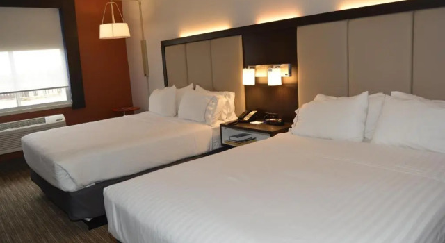 Четырёхместный номер Standard Holiday Inn Express & Suites by IHG