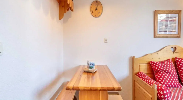 Apartment for 4 Person in Risoul, Prenota Appartamento Hotel a Alvernia con parcheggio, Parcheggio