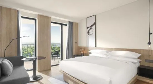 Двухместный номер Standard с балконом Fairfield by Marriott South Binh Duong
