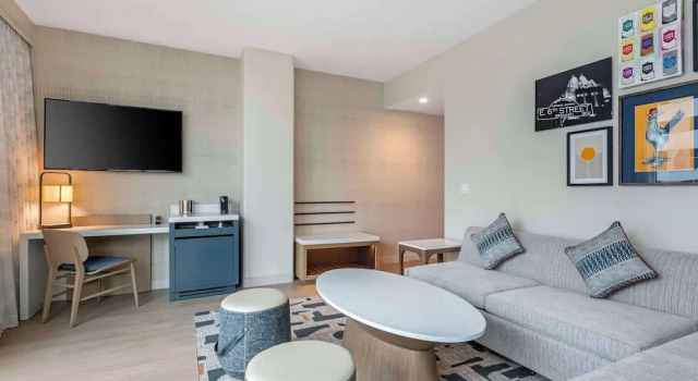 Двухместный люкс Cambria Hotel Austin Downtown