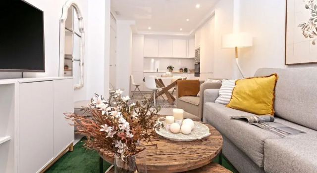 Апартаменты Pretty Two-bedroom Apartment Near the Cathedral Zacatin 203