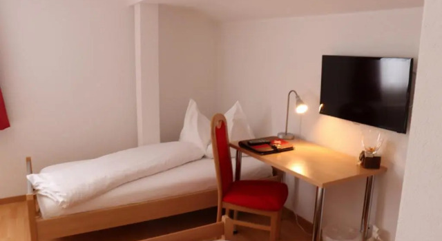 Четырёхместный номер Standard Hotel-Restaurant Ronalp