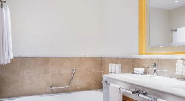 Полулюкс с красивым видом из окна Iberostar Selection Rose Hall Suites - All Inclusive