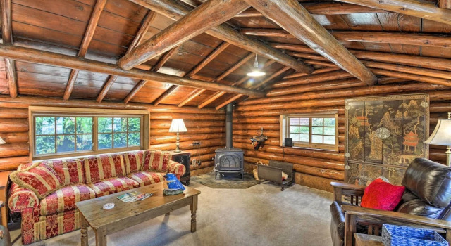 Wheelchair-accessible Belfair Cabin w/ Patio!, Rezerwuj Hotel Belfair Waszyngton