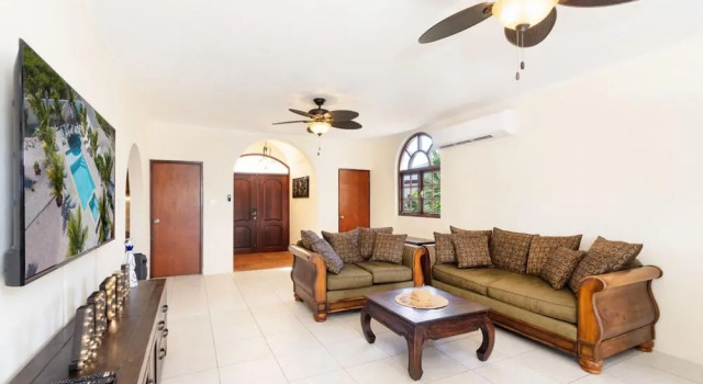 Beautiful 3br2 5BA Villa w Pool Close 2 Baby Beach