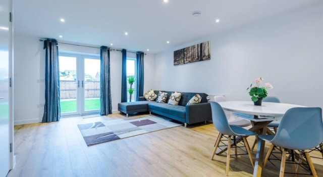Immaculate 3-bed House in Salford
