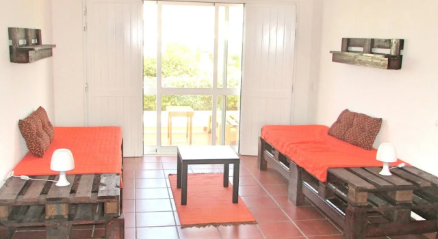 House With 2 Bedrooms in Sagres, With Wonderful Mountain View, Pool Ac, Rezerwuj Hotel Hotele w Algarve z parkingiem, Parking