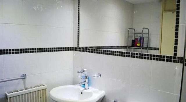 Апартаменты c 1 комнатой Victoria Centre 2 Bedroom Apartments with 4 Beds in Victoria Centre Shopping Centre - Nottingham City Centre - 24 hour access - Most Central Location - Full Kitchen - Opposite Hilton - Parking for Cars or Vans from Five pounds a day - Sunday 1pm Check-out