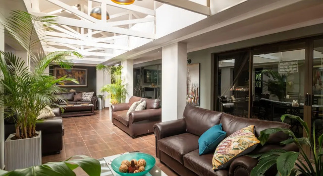Lala Dene Lodge, Забронировать Отель Отели Фри-Стейт с парковкой, Парковка