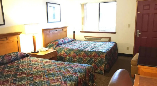Четырёхместный номер Standard Sunshine Motel