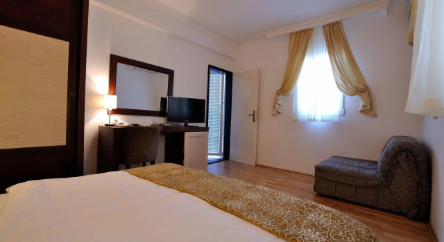 Vila Đurić - Ex Hotel Đurić, Book Hotel Hotels in Budva County with Parking, Parking