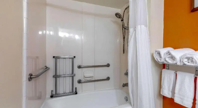 Номер Standard с балконом Best Western Plus Rockwall Inn & Suites