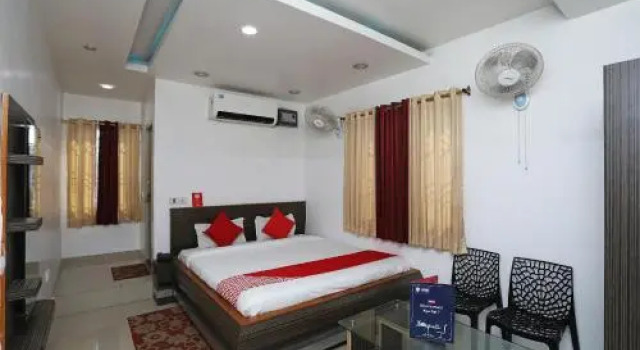 Oyo 28095 Hotel Yuvraj, Rezervovat Hotel Bhagalpur Bihar