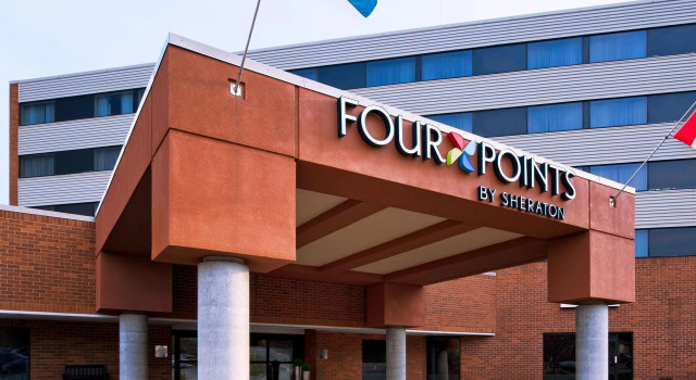 Four Points by Sheraton Edmundston, Book Hotel Hoteller i River Valley med pool, Swimmingpool
