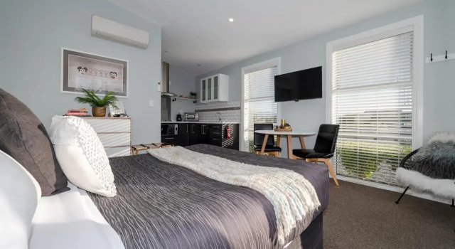 “No.25”Stand Alone Guest Studio Unit (Adults Only)