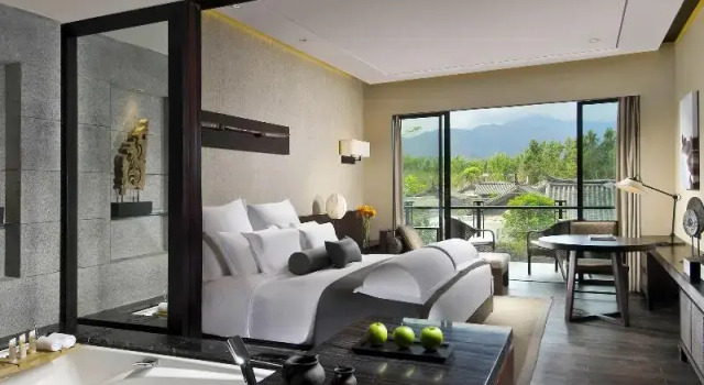 Двухместный номер Deluxe с балконом Pullman Lijiang Resort & Spa