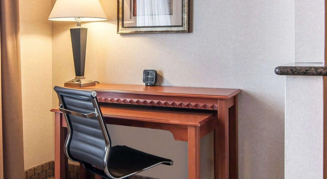 Четырёхместный люкс Comfort Suites Redmond Airport