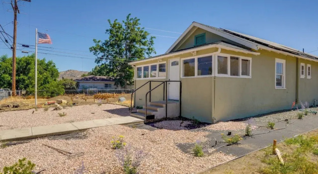 Коттедж Walk to Dtwn Tehachapi: Updated Getaway w/ Yard!