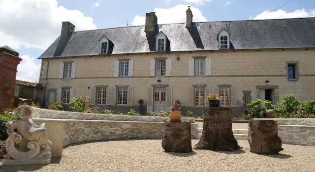Chateau Le Colombier, Забронировать Отель «постель и завтрак» Карантан 