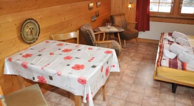 Chalet Allmegrat, Забронировать Шале Отели Адельбоден с парковкой, рядом с Горнолыжный курорт Адельбоден, Парковка