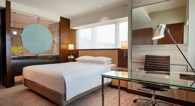 Двухместный номер с видом на гавань Courtyard by Marriott Hong Kong