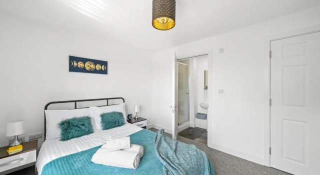 Апартаменты Deluxe New Private Apartment Building Minutes From Heathrow
