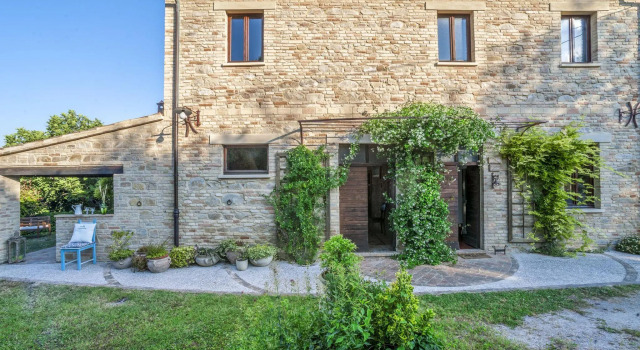Mansion in Vallefoglia With Pool and Panorama, Rezervovat Hotel  