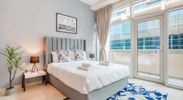 Chic & Cosy Apartment in Bay Square, Забронировать Апартаменты/квартира Отели Эмирата Дубая с бассейном, рядом с Al Wajeha Al Maeyah Marine Transport Station, Бассейн