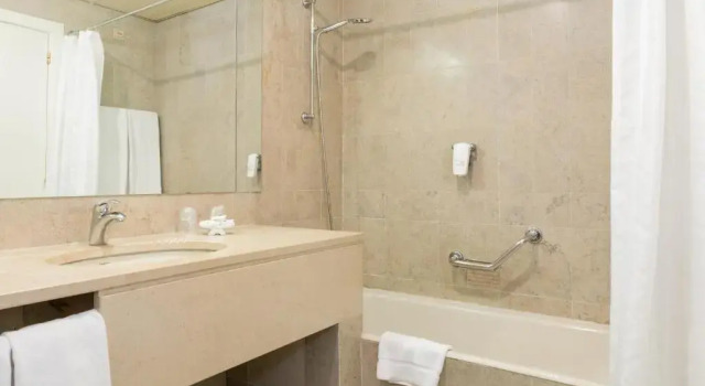 Трёхместный номер Standard Hotel Black Tulip - Porto Gaia