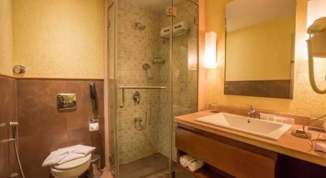 Люкс Deluxe с балконом Deltin Suites