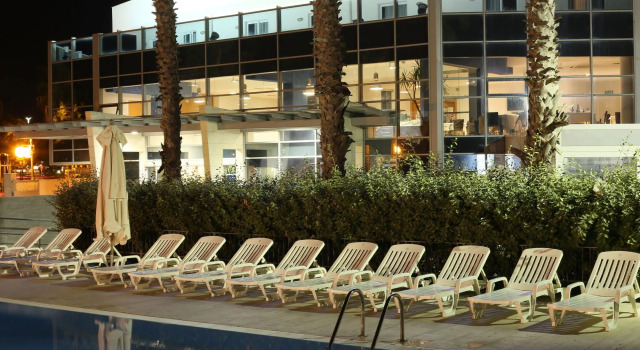 Sea Lion Hotel