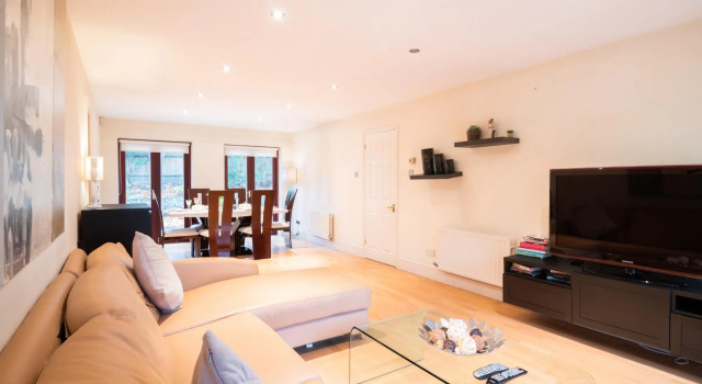 Charming Wimbledon Park Home close to Putney Heath