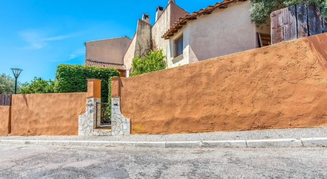 Cozy Holiday Home in Cogolin with Private Pool