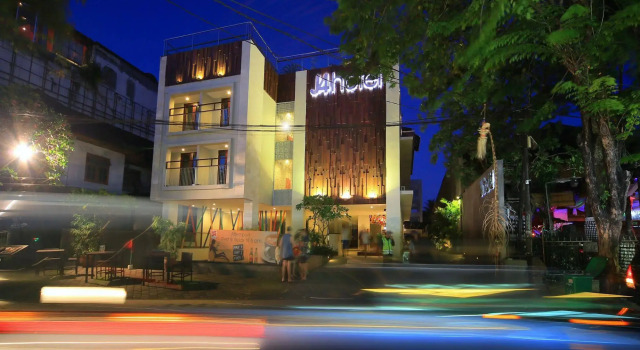 J4 Hotels Legian, Rezervovat Hotel Hotely v Bali se snídaní, Snídaně
