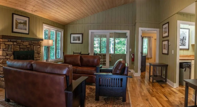 Коттедж Kanuga Inn & Lodging
