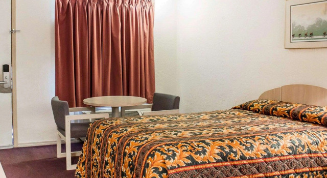 Standard Vierer Zimmer Rodeway Inn