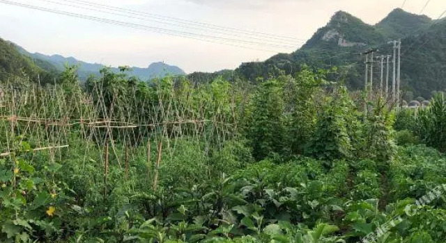 Liuli Shanshui Folk Restaurant, Book Hotel Hoteller i Beijing Province med parkering, Parkering
