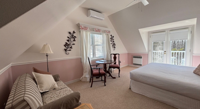 Номер Standard с балконом и с видом на горы Auberge Le Tricorne