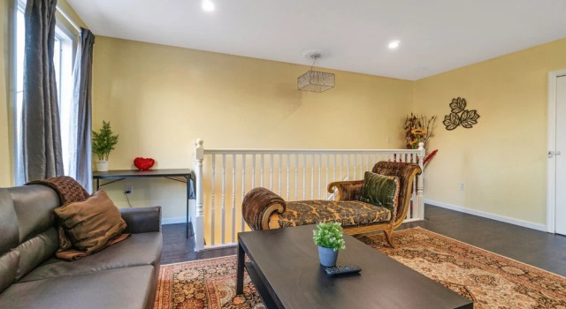Comfy Queens Home - Just Minutes From Jfk Airport! 3 Bedroom Apts by Redawning