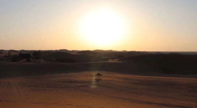 Stay overnight at the Desert Lakeside Camping Hotel, Забронировать Кемпинг Чжунвэй Нинся