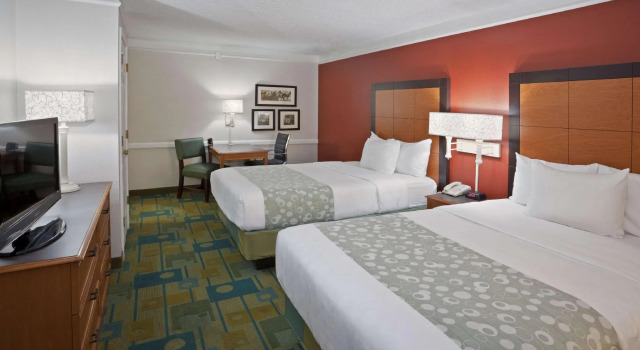 Четырёхместный номер Standard La Quinta Inn by Wyndham Phoenix Sky Harbor Airport