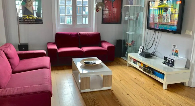 Rivoli Cinema Hostel, Забронировать Хостел Недорогие отели Порту, рядом с Церковь Святой Троицы, недорого